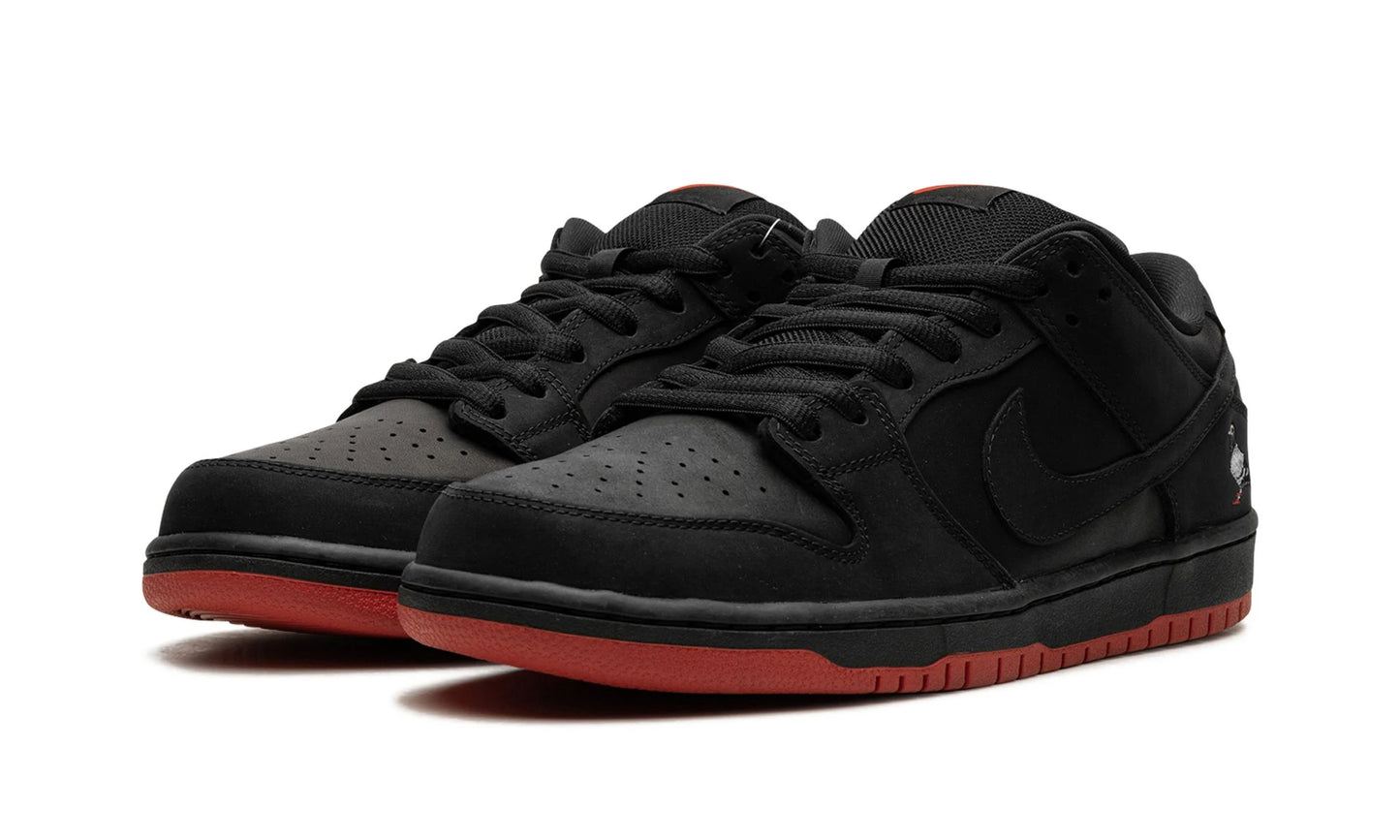 Nike SB Dunk Low “Black pigeon”