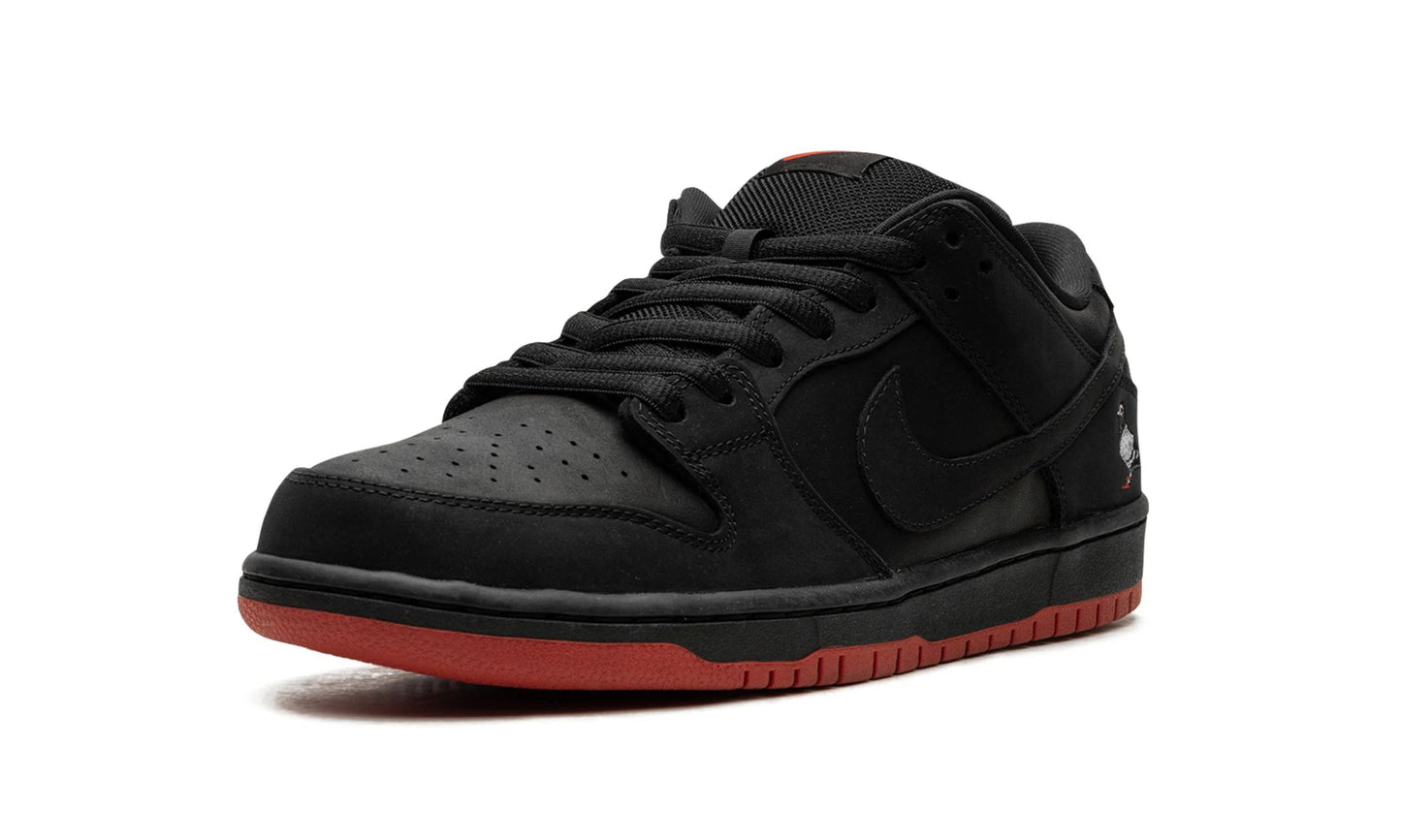 Nike SB Dunk Low “Black pigeon”